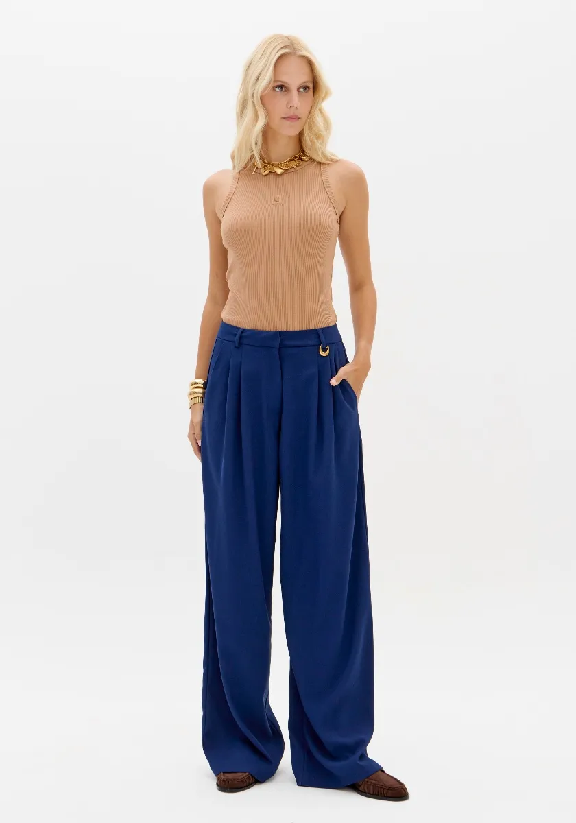 Blusa Regata Canelada Decote Fechado ALMOND