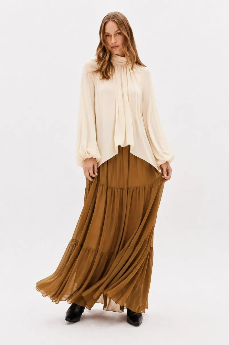 BLUSA MANGA LONGA GOLA ALTA DE CHIFFON
