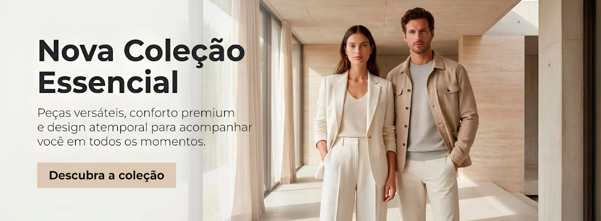 Um homem e uma mulher vestidos com roupas versáteis, em tons de beje e offwhite, ao fundo paredes claras revestidas e procelanato beje